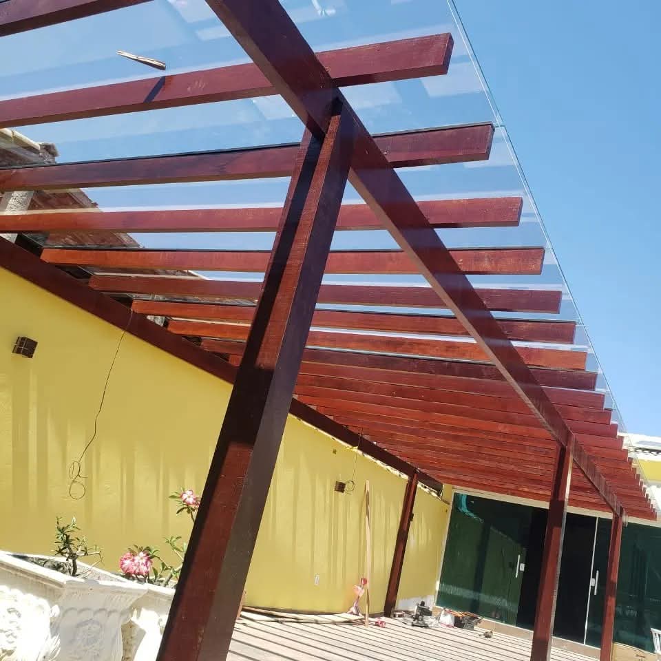 Garagem coberta com estrutura em alumínio e policarbonato no Rio de Janeiro